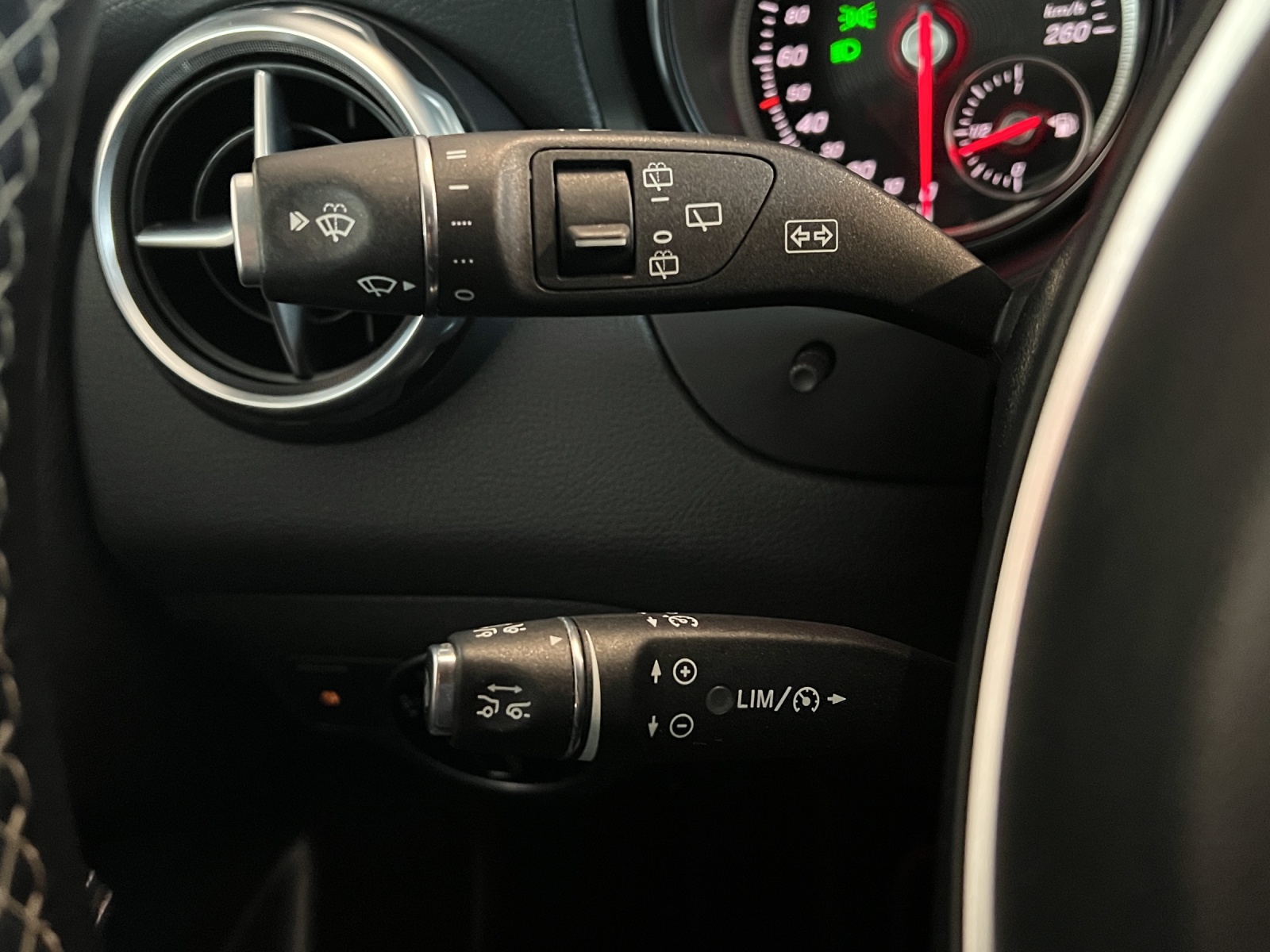 MERCEDES-BENZ GLA 200 Night Star 7G-DCT-image-21