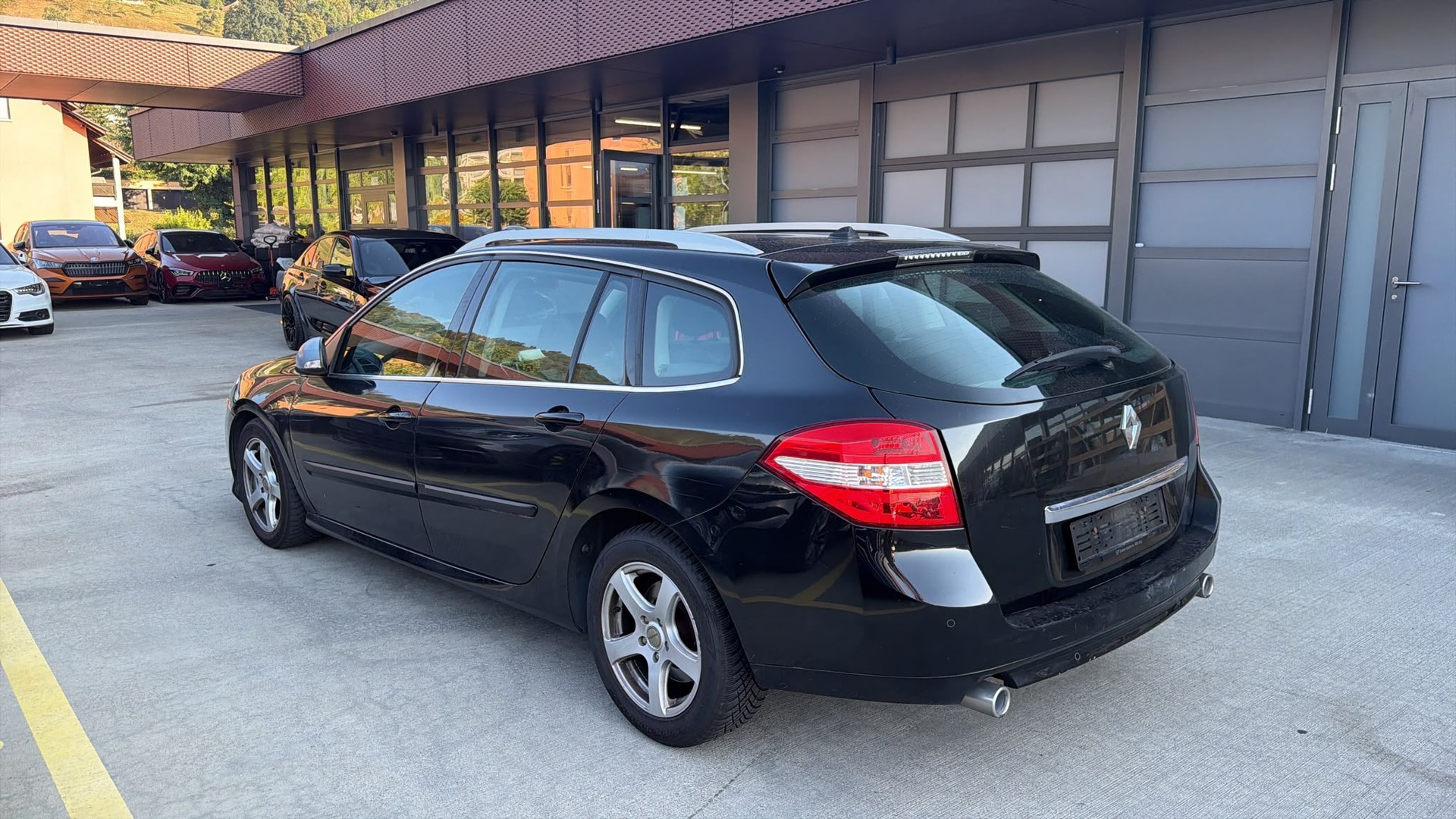 RENAULT Laguna Grandtour 2.0 dCi Dynamique Automatic-image-2
