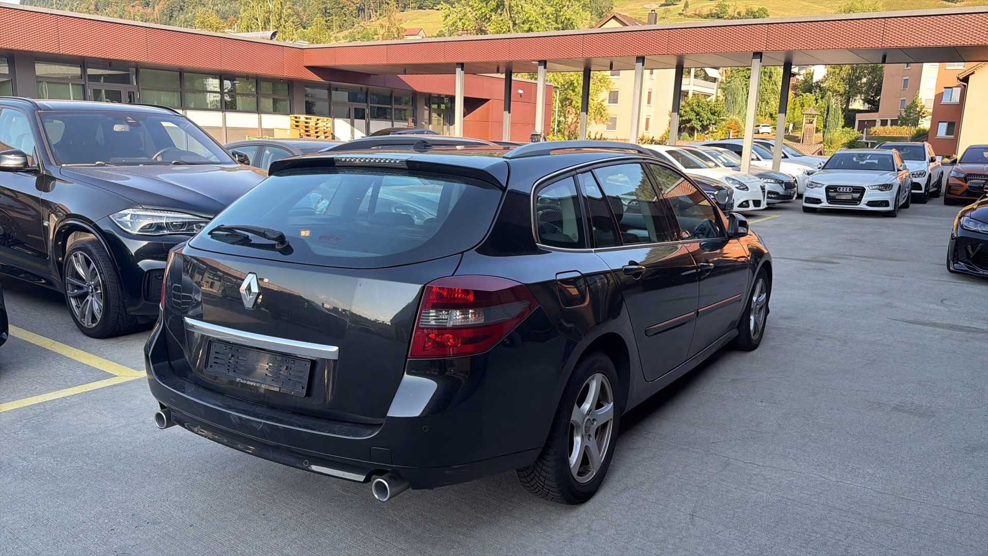 RENAULT Laguna Grandtour 2.0 dCi Dynamique Automatic-image-1