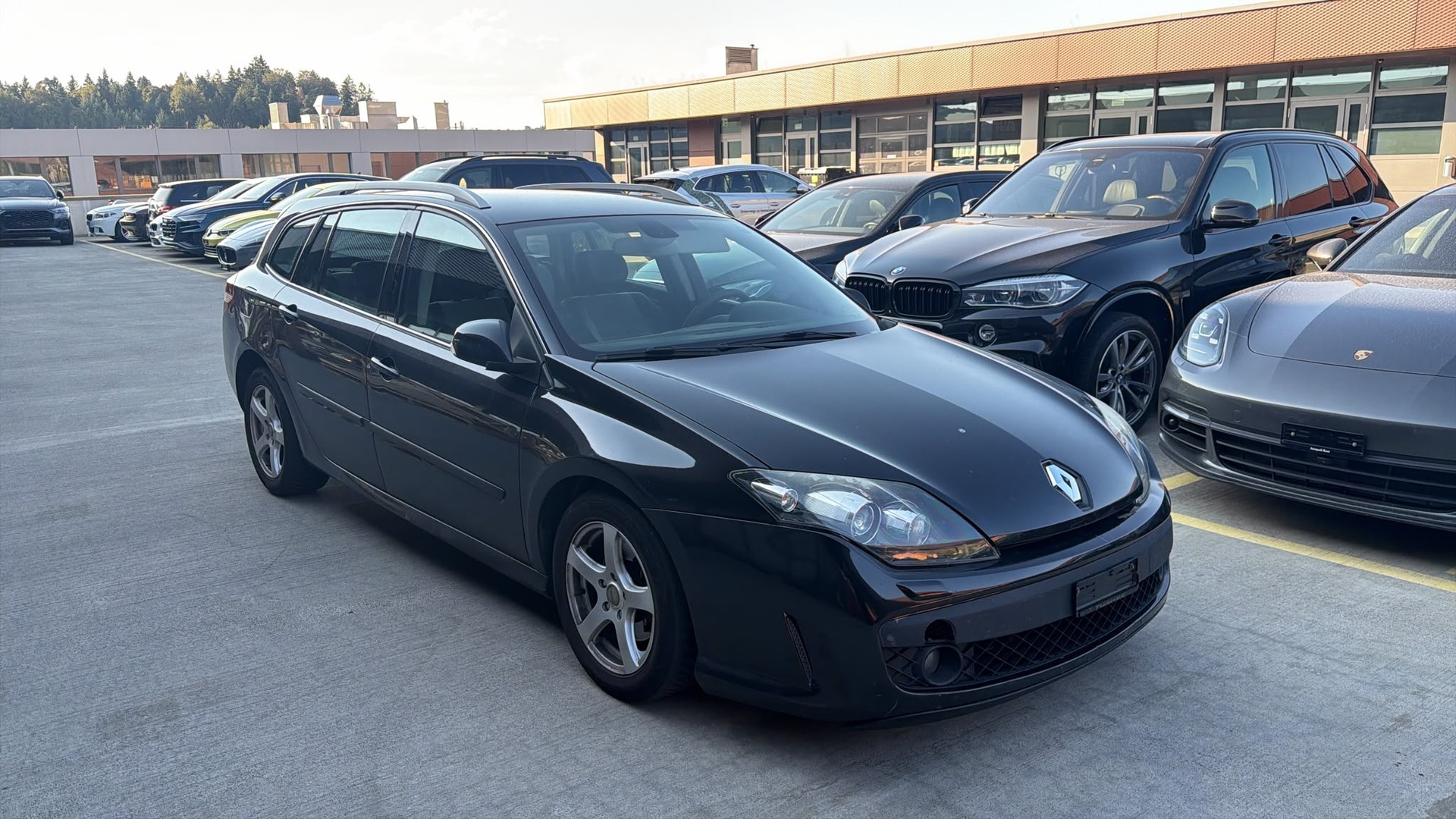 RENAULT Laguna Grandtour 2.0 dCi Dynamique Automatic-image-0