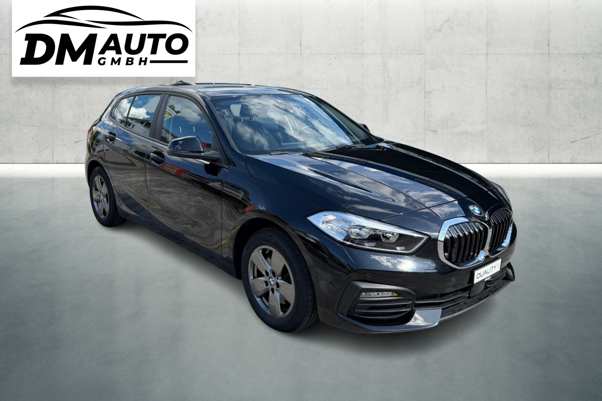 BMW 118i Essential Edition Steptronic-image-5