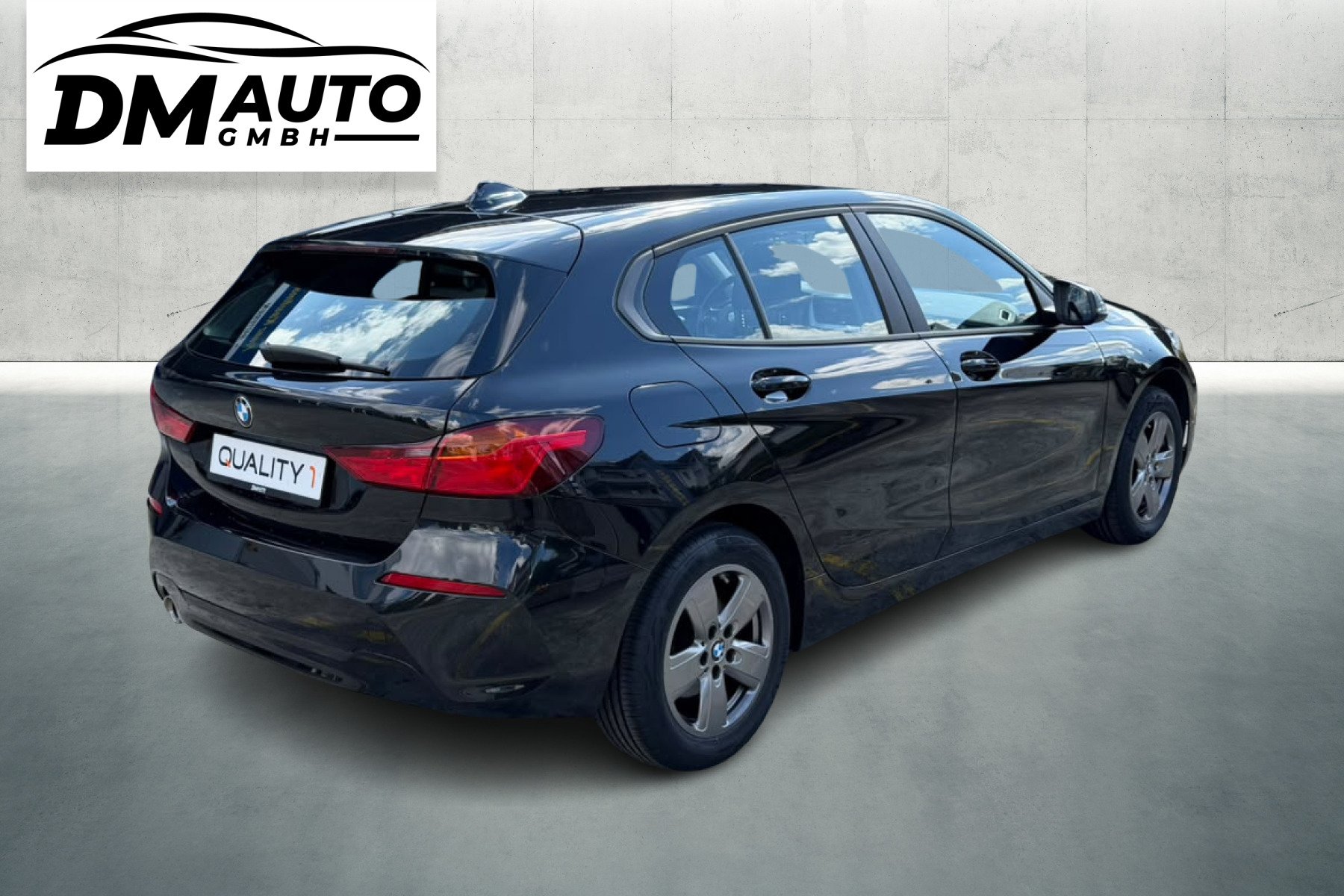 BMW 118i Essential Edition Steptronic-image-4