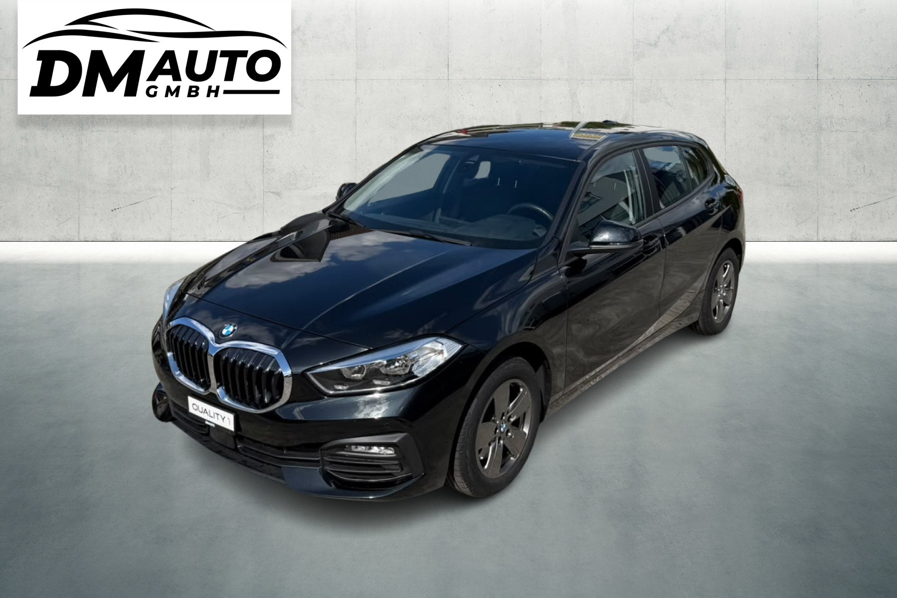 BMW 118i Essential Edition Steptronic-image-0