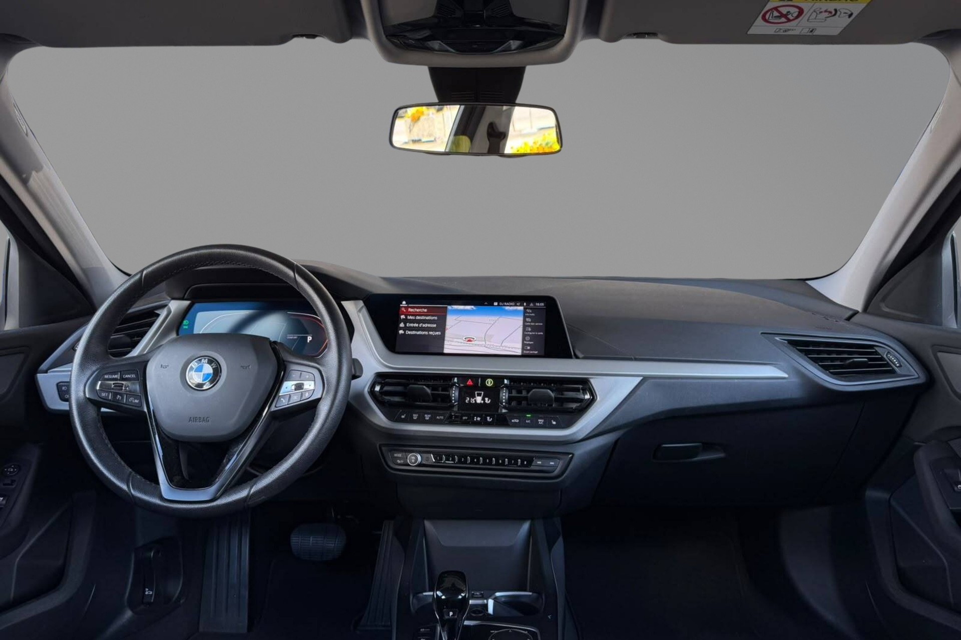 BMW 118i Essential Edition Steptronic-image-6
