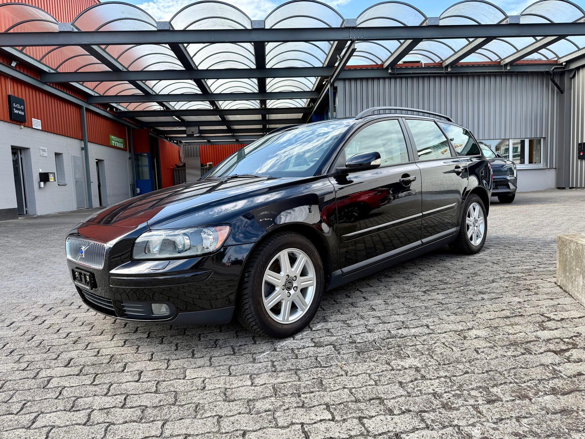 VOLVO V50 2.4i 20V Summum-image-1