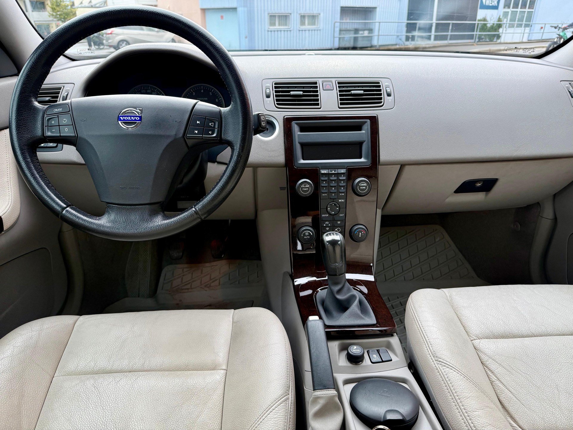 VOLVO V50 2.4i 20V Summum-image-2