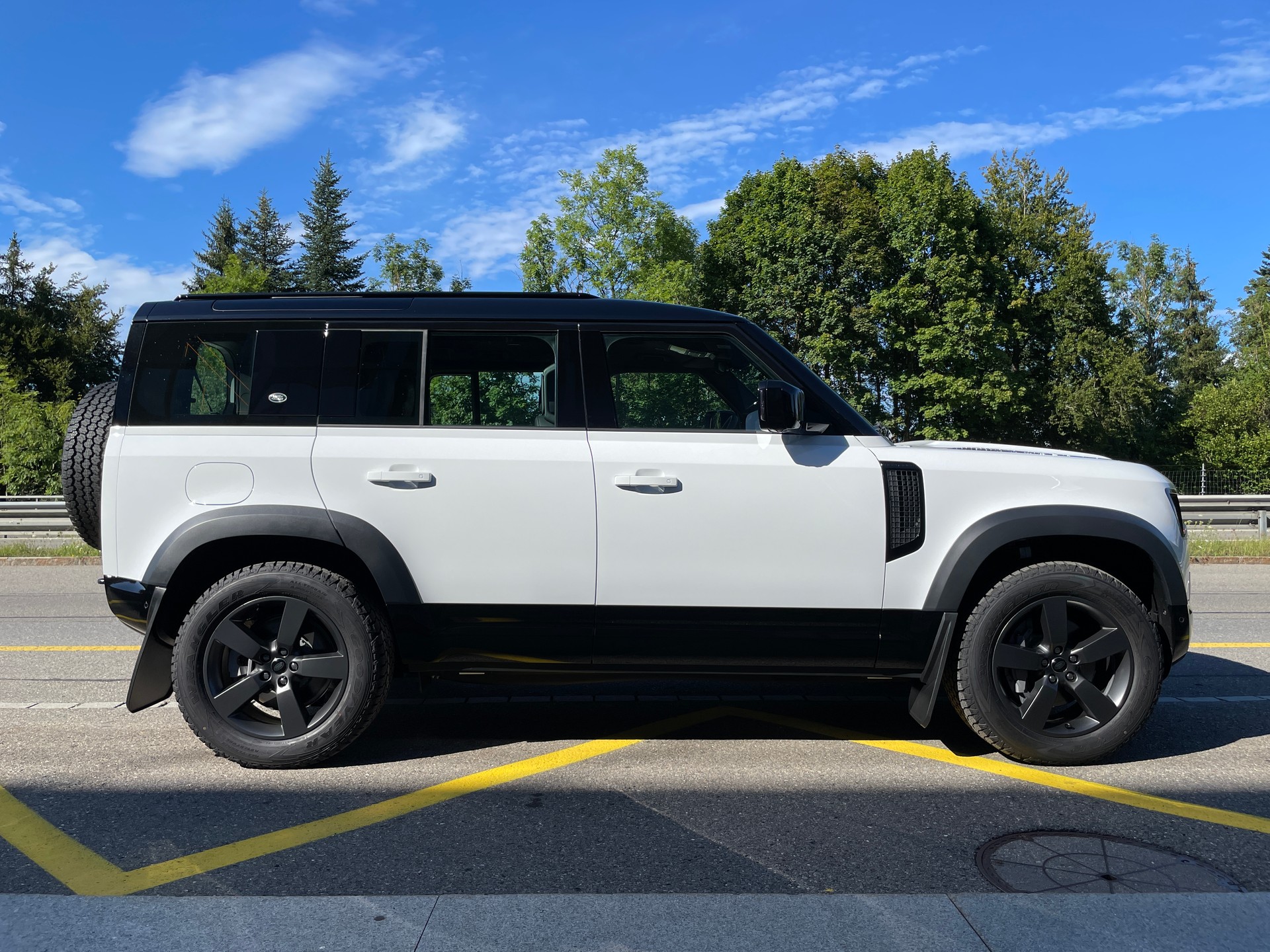 LAND ROVER Defender 110 P400 I6 X-Dynamic SE 3.0 AT8-image-3