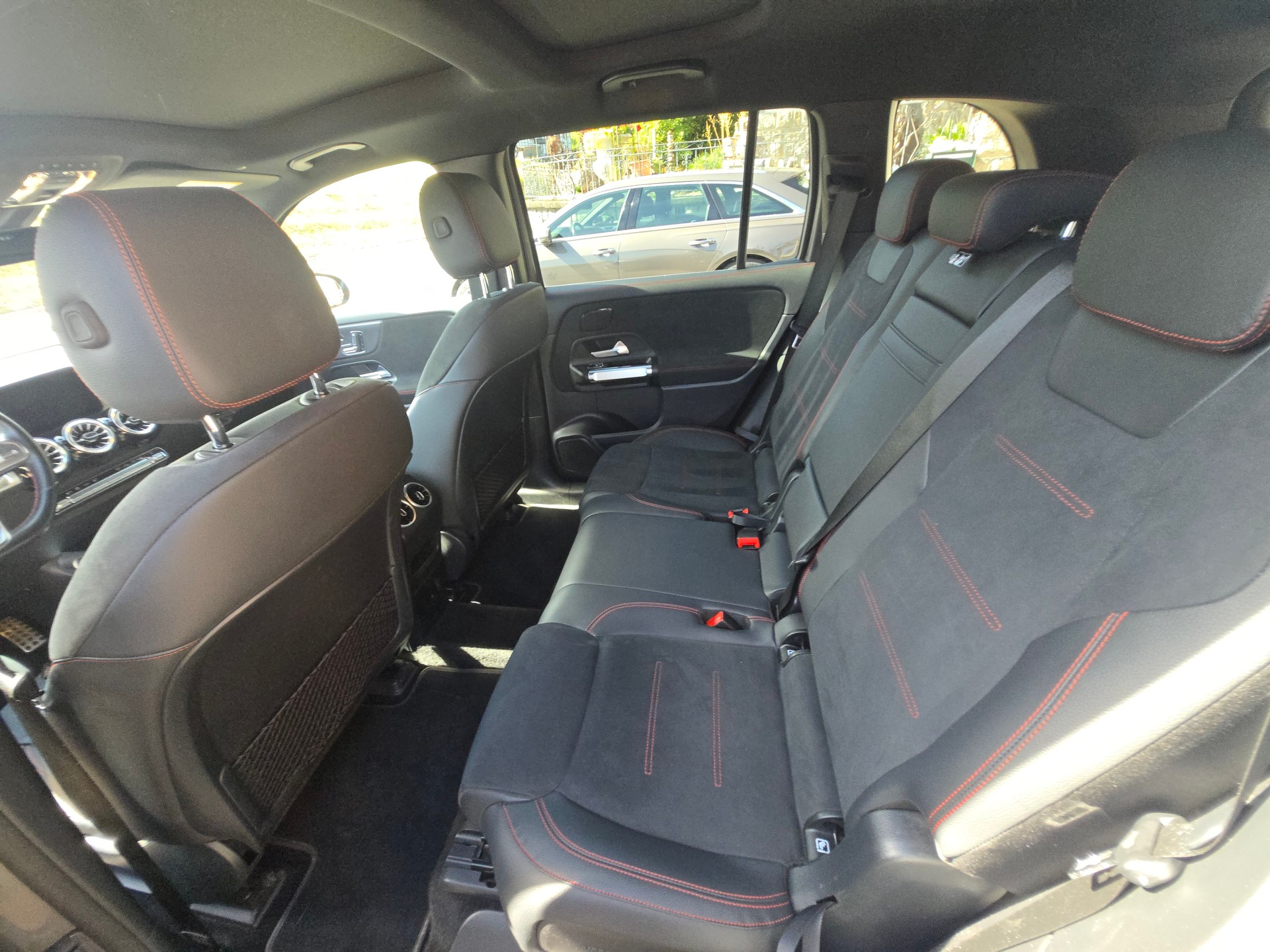 MERCEDES-BENZ EQB 350-image-14