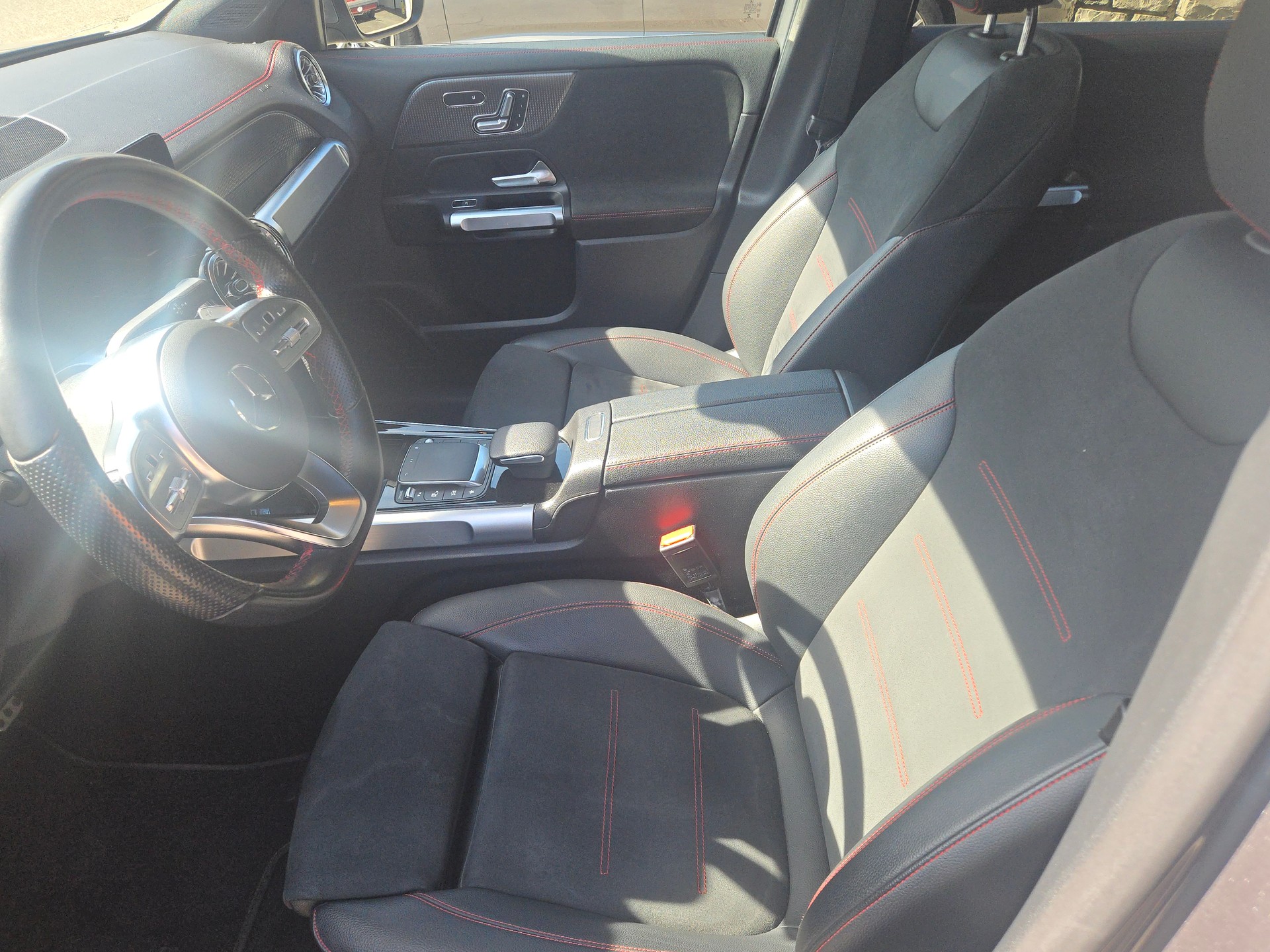 MERCEDES-BENZ EQB 350-image-9