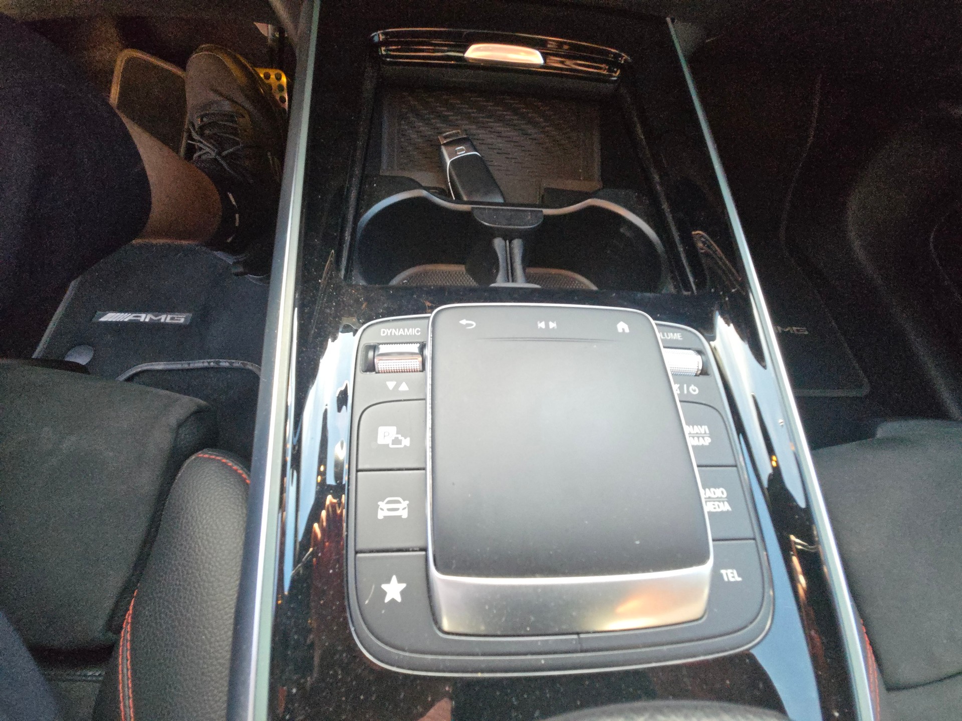 MERCEDES-BENZ EQB 350-image-12