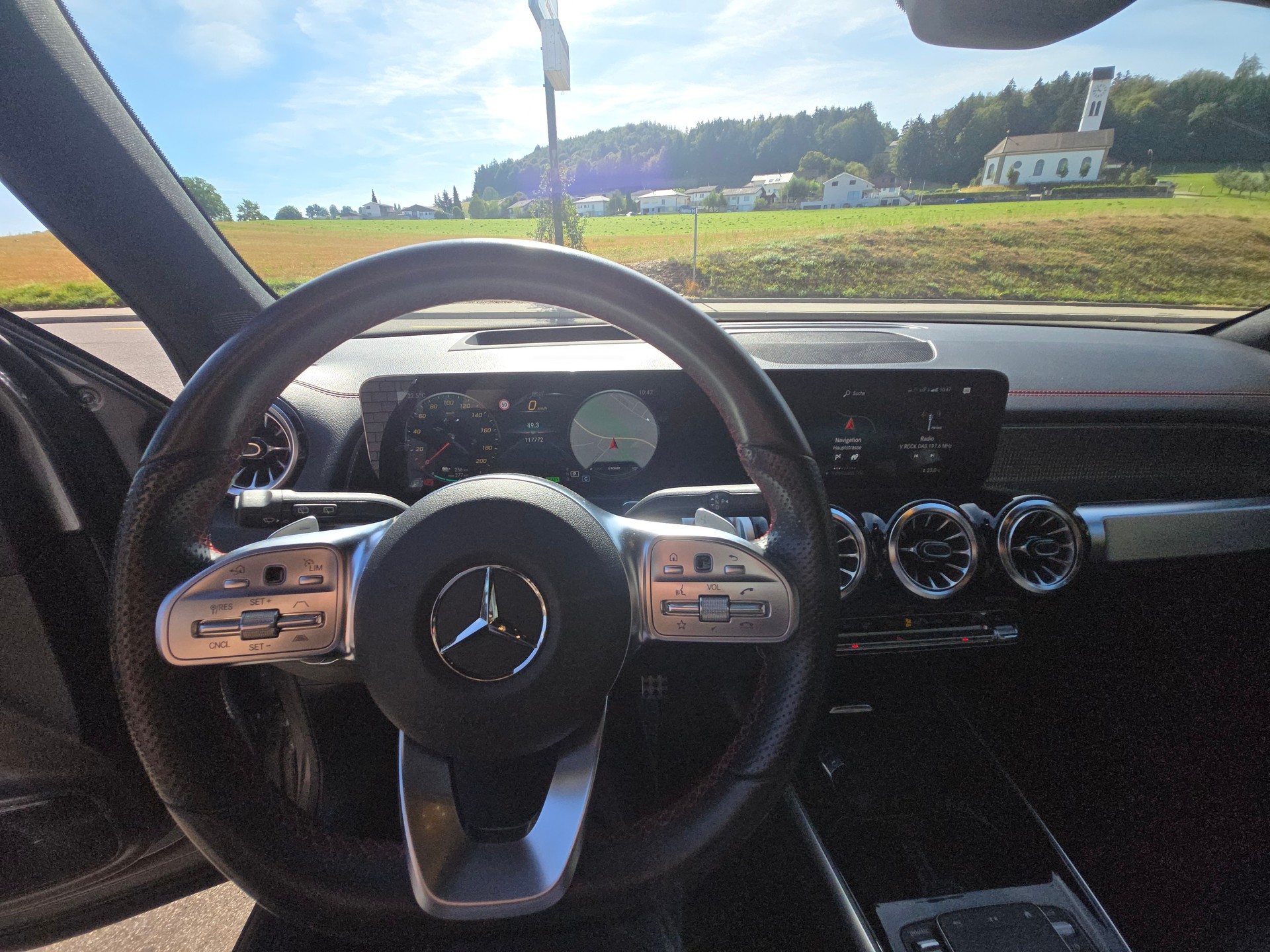 MERCEDES-BENZ EQB 350-image-10