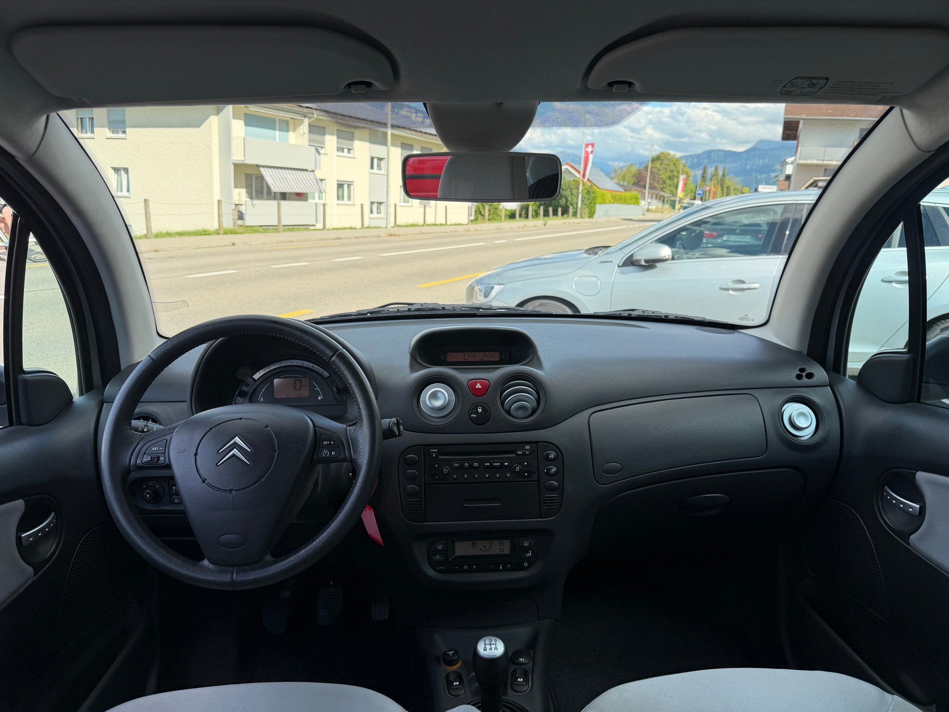 CITROEN C3 1.4i Exclusive-image-4