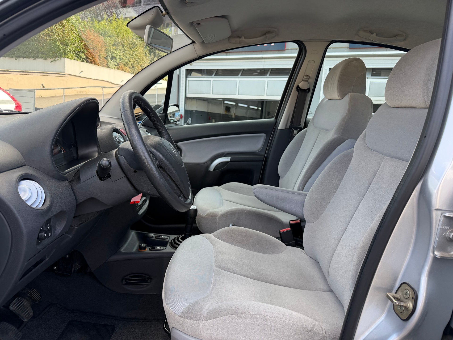 CITROEN C3 1.4i Exclusive-image-6