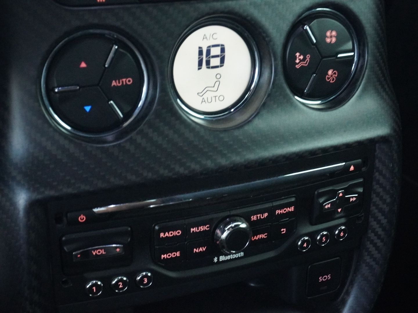 DS AUTOMOBILES DS3 Cabrio 1.6 THP Racing-image-10