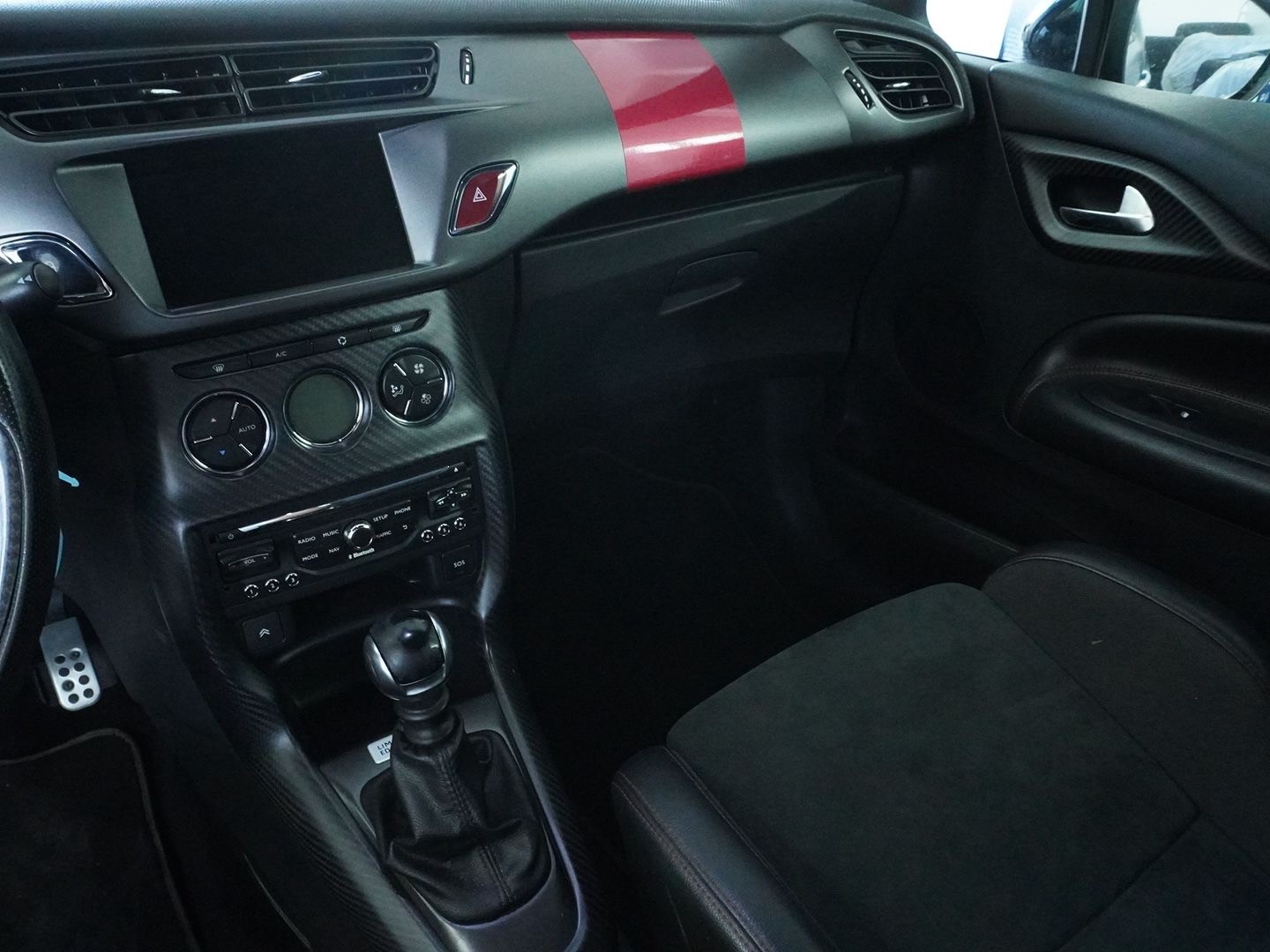 DS AUTOMOBILES DS3 Cabrio 1.6 THP Racing-image-12