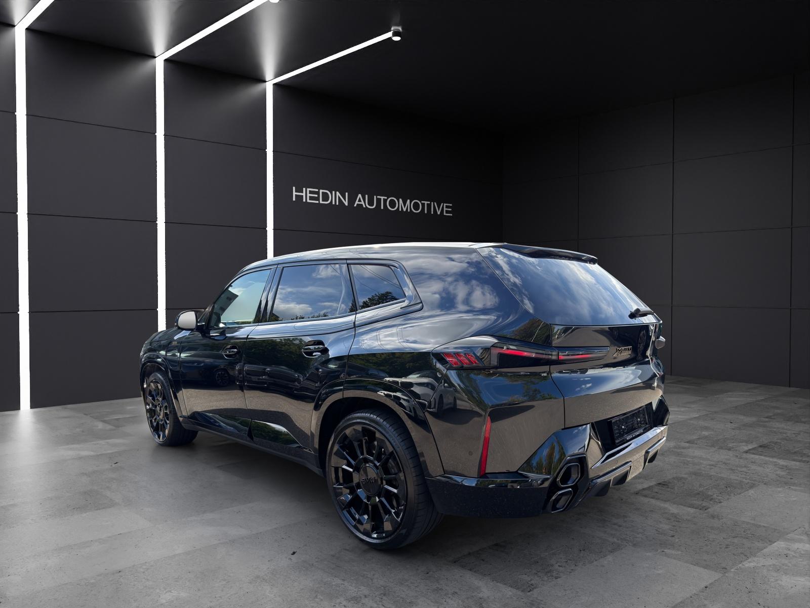 BMW XM Plug-in Hybrid-showroom-element-2
