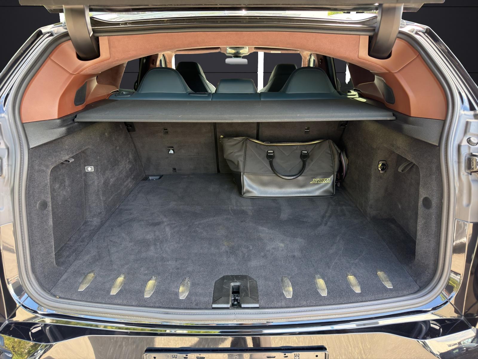BMW XM Plug-in Hybrid-image-9