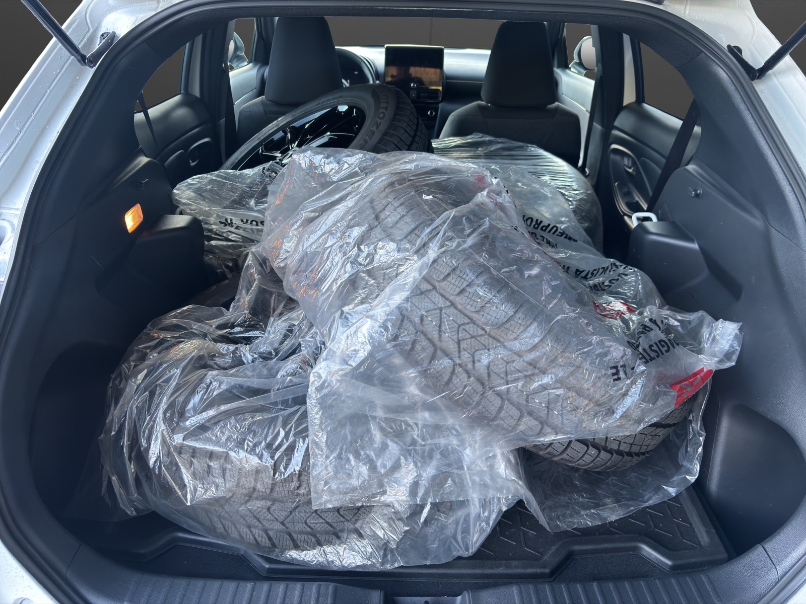 TOYOTA Yaris Cross 1.5 Trend e-CVT AWDi-image-13