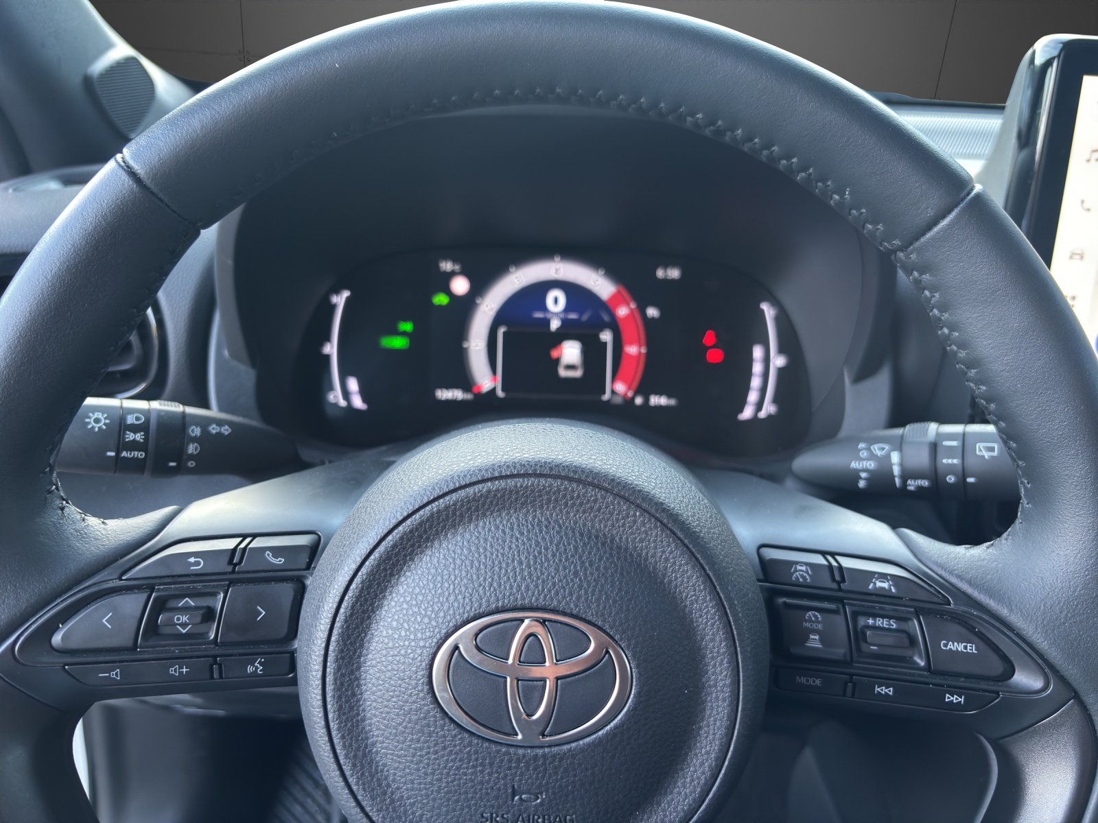 TOYOTA Yaris Cross 1.5 Trend e-CVT AWDi-image-6