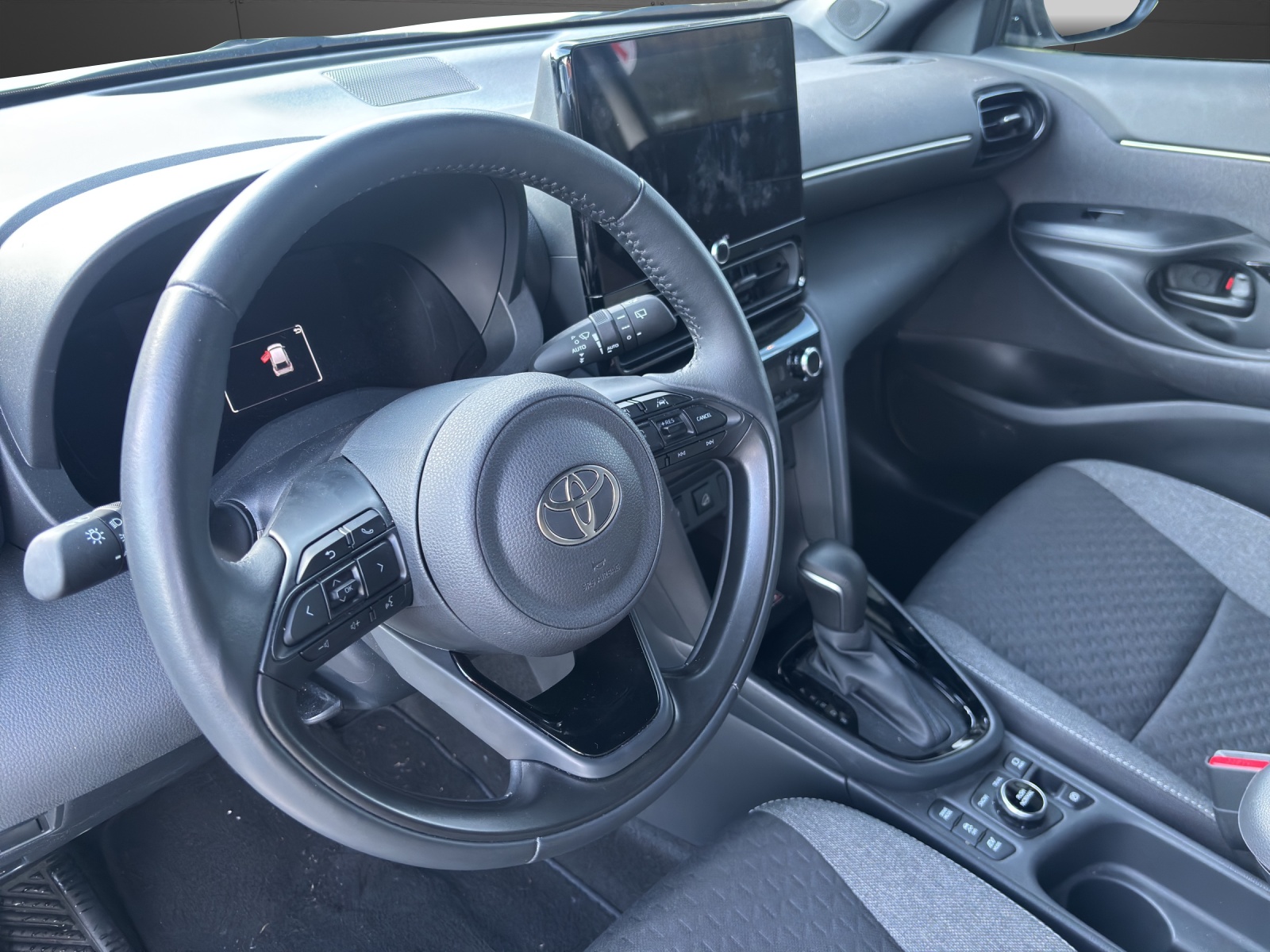 TOYOTA Yaris Cross 1.5 Trend e-CVT AWDi-image-4