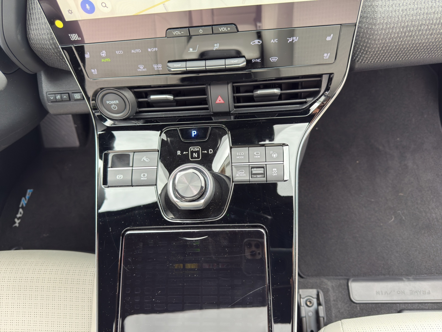 TOYOTA bZ4X Premium AWD-image-17