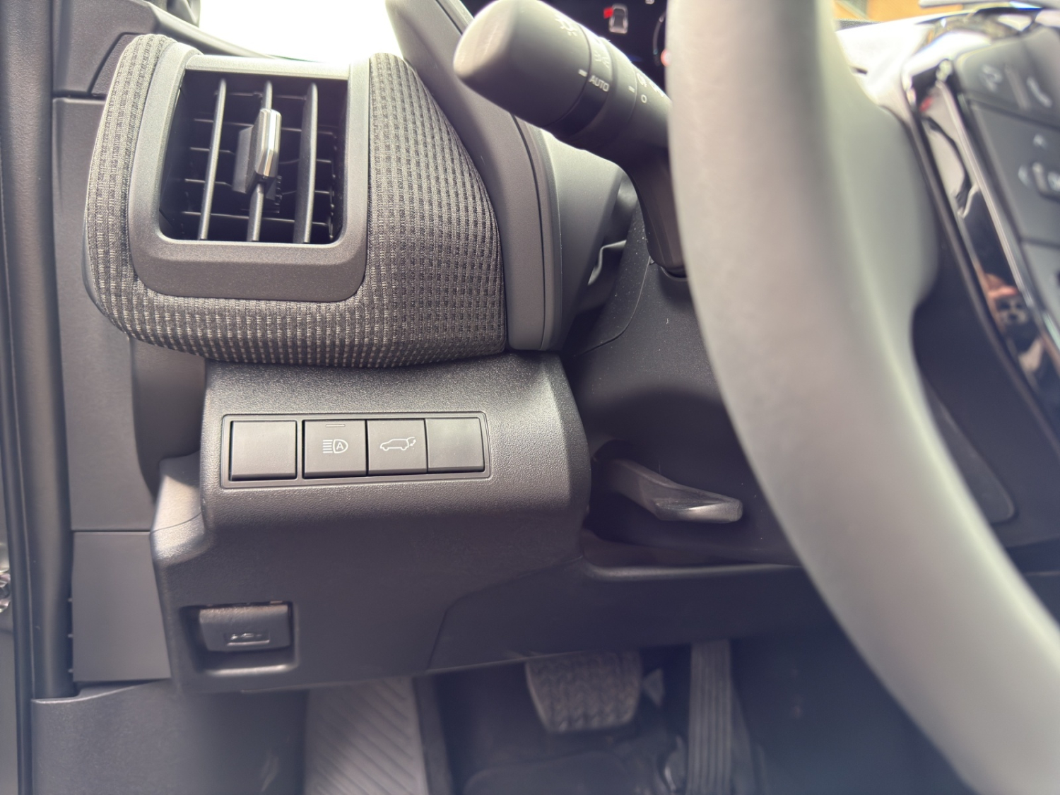 TOYOTA bZ4X Premium AWD-image-18