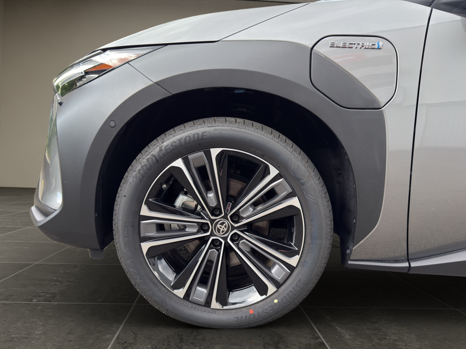 TOYOTA bZ4X Premium AWD-image-8
