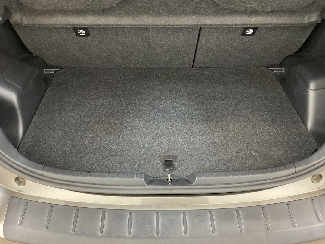 TOYOTA Yaris 1.5 VVT-i Hybrid Style e-CVT-image-9