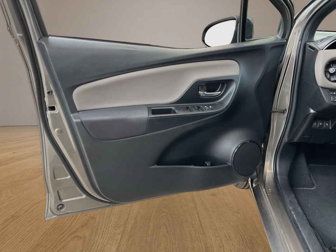 TOYOTA Yaris 1.5 VVT-i Hybrid Style e-CVT-image-11
