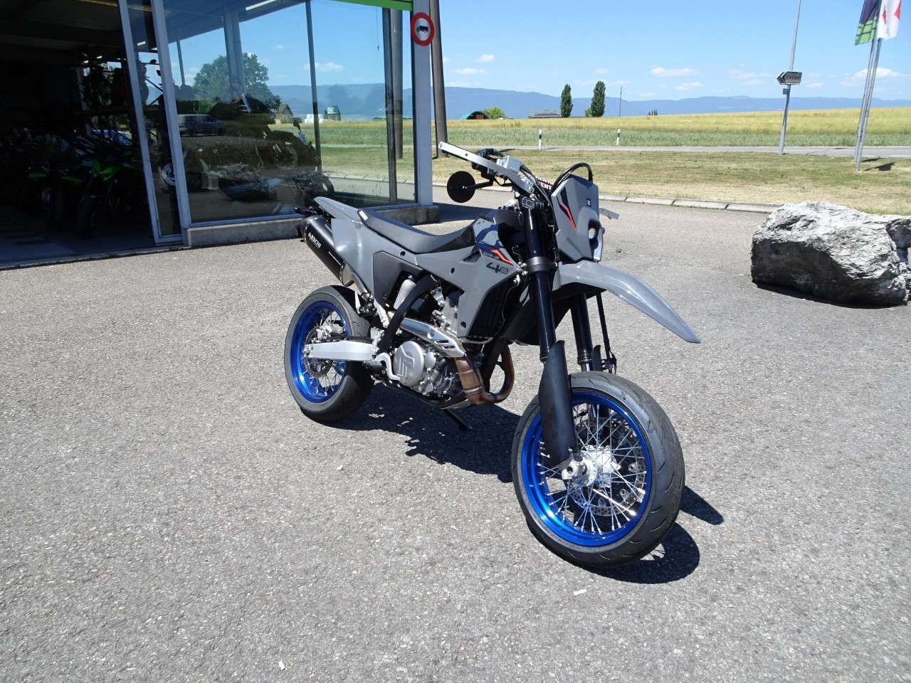 SUZUKI DR-Z 4 SM Fun-showroom-element-1