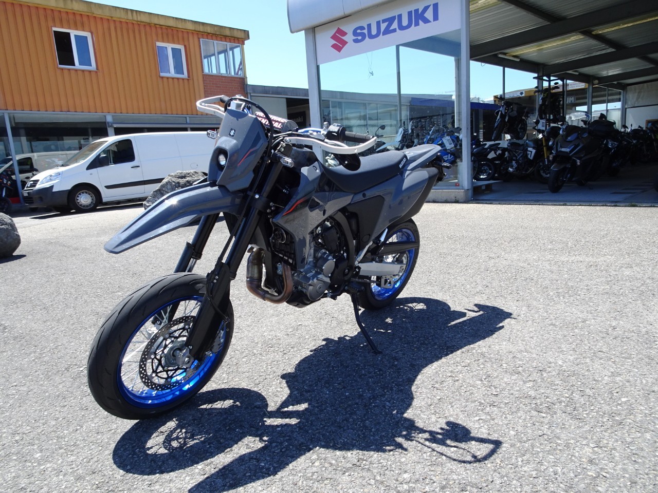 SUZUKI DR-Z 4 SM Fun-showroom-element-3