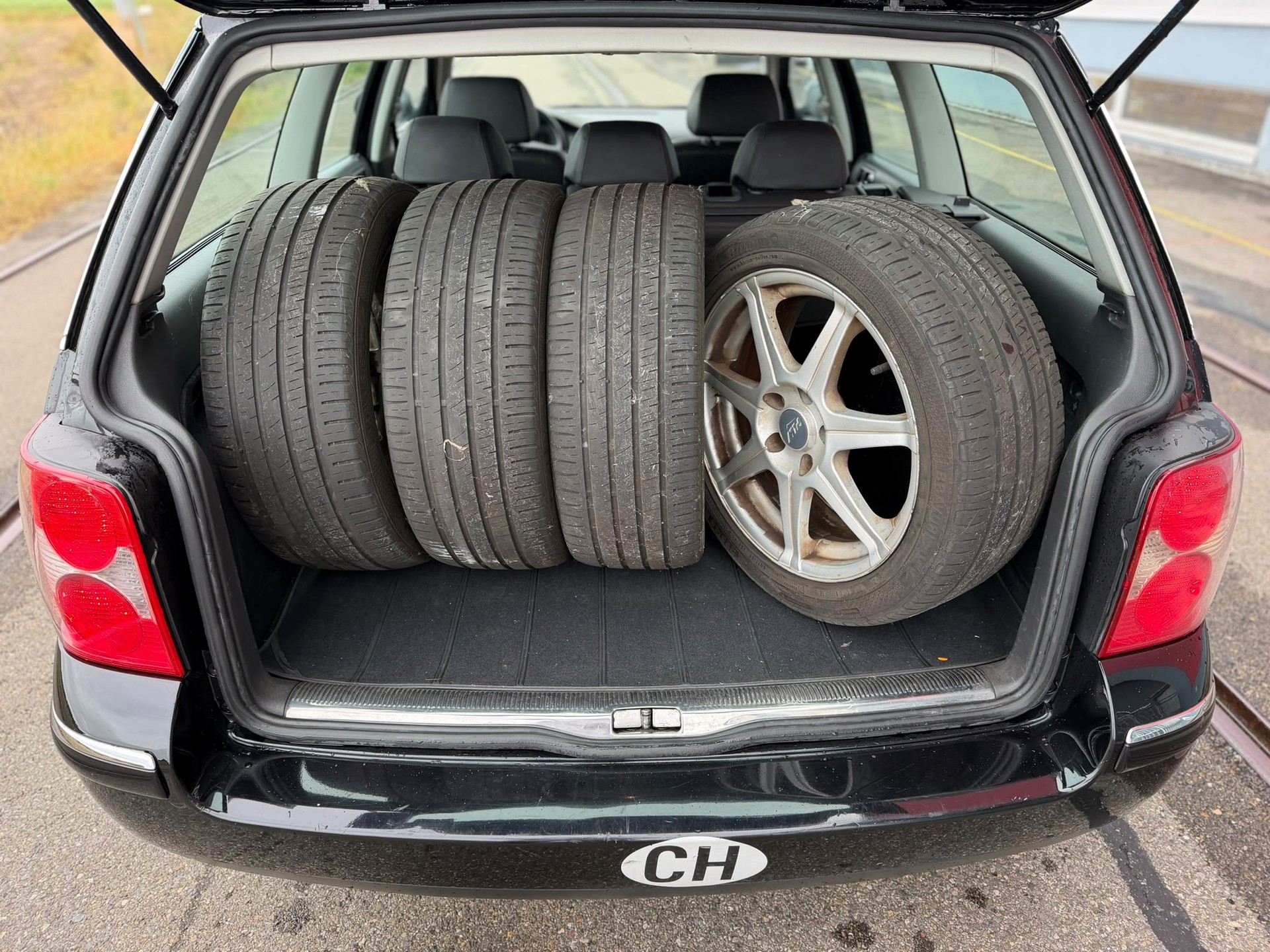VW Passat Variant 1.9 TDI Highline Automat-image-12