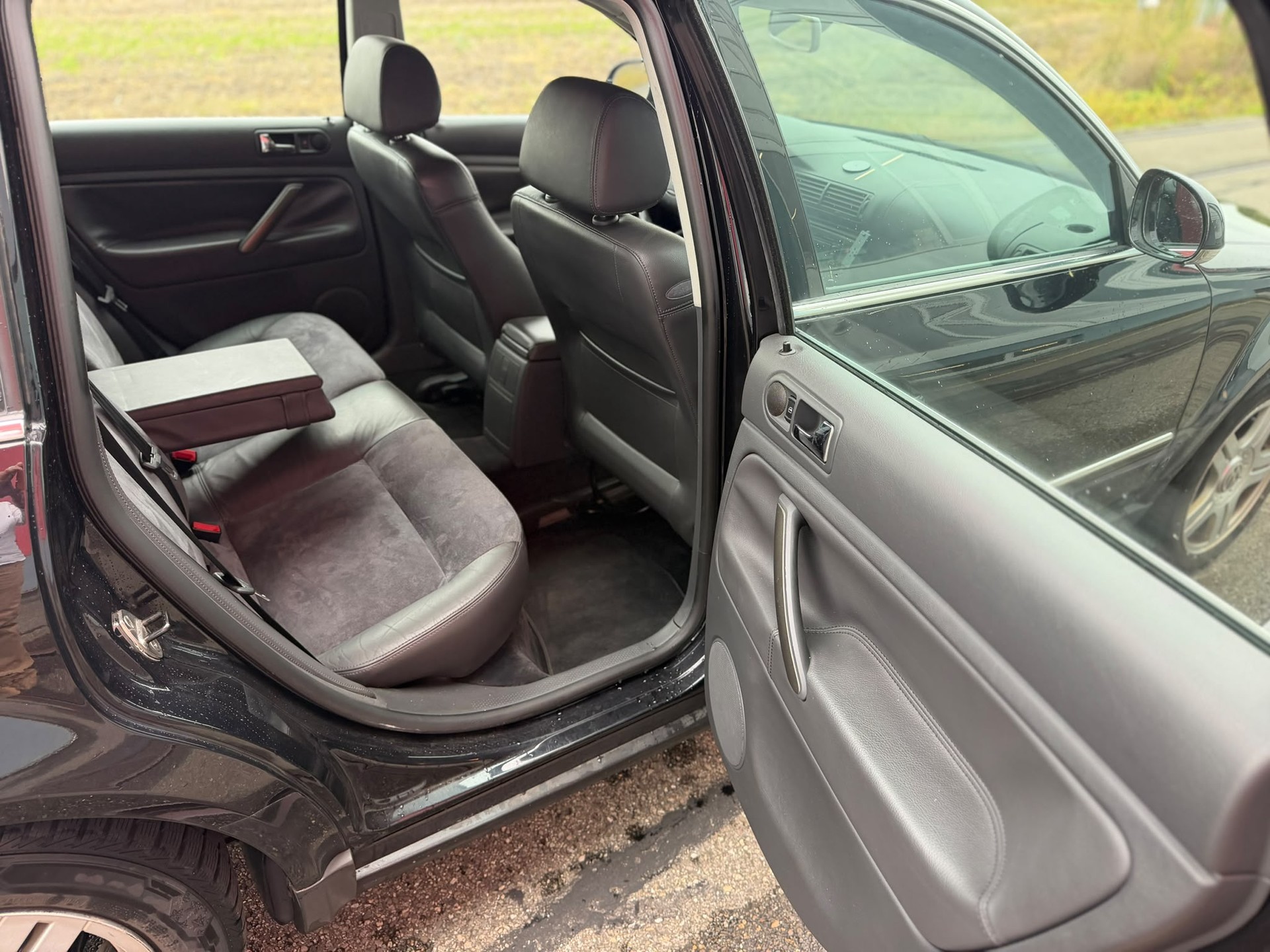 VW Passat Variant 1.9 TDI Highline Automat-image-10