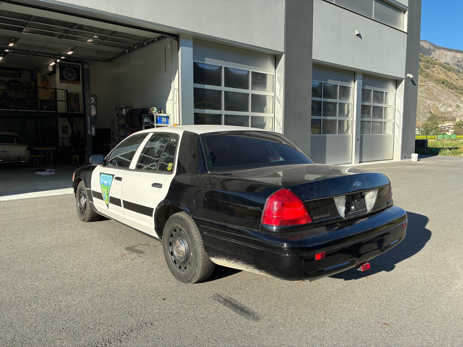 FORD P71 Police Interceptor-image-1