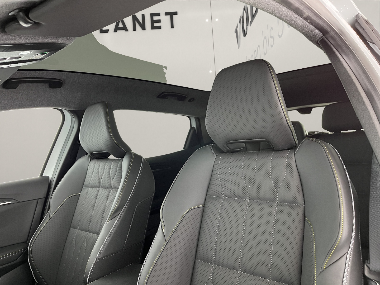 RENAULT Scénic E-Tech iconic-image-14