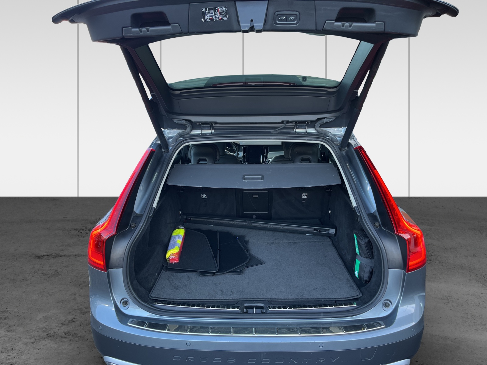 VOLVO V90 Cross Country T6 AWD Geartronic-image-13