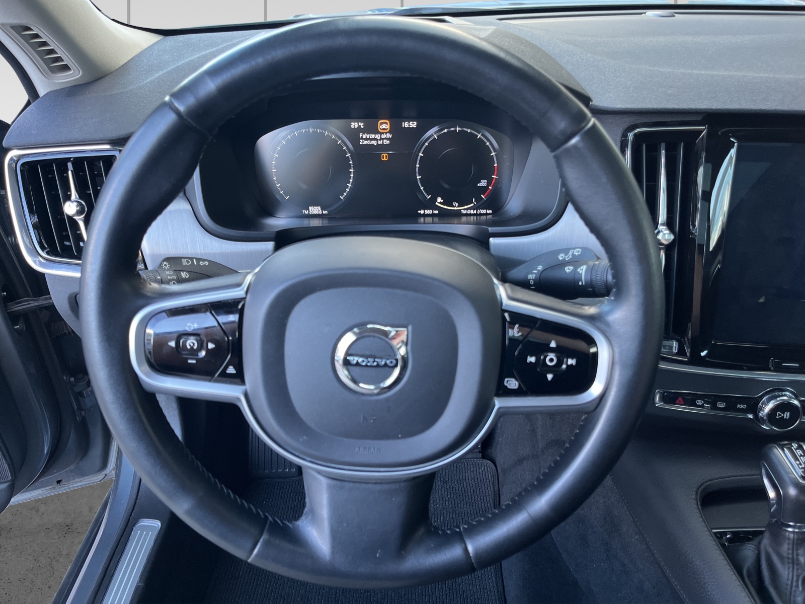 VOLVO V90 Cross Country T6 AWD Geartronic-image-9