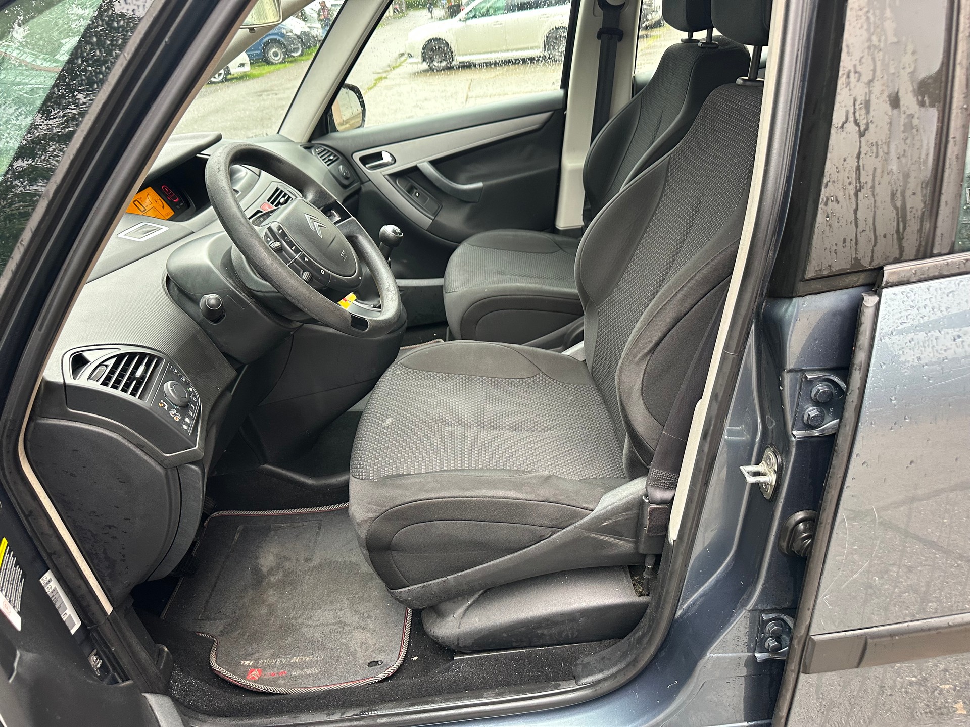CITROEN Grand C4 Picasso 1.6 HDI 16V Dynamique-image-9