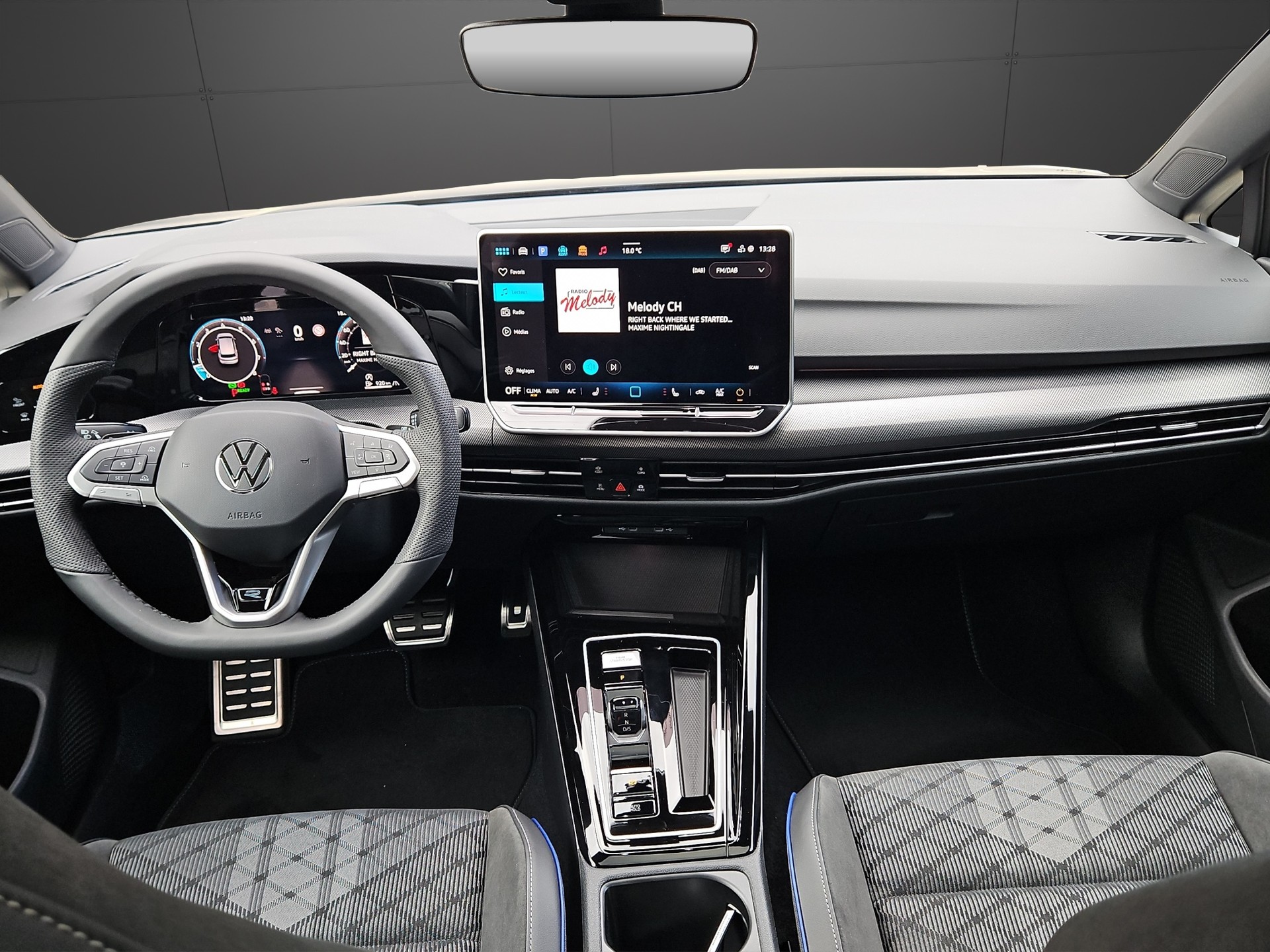 VW Golf 1.5 e TSI mHEV R-Line DSG-image-18