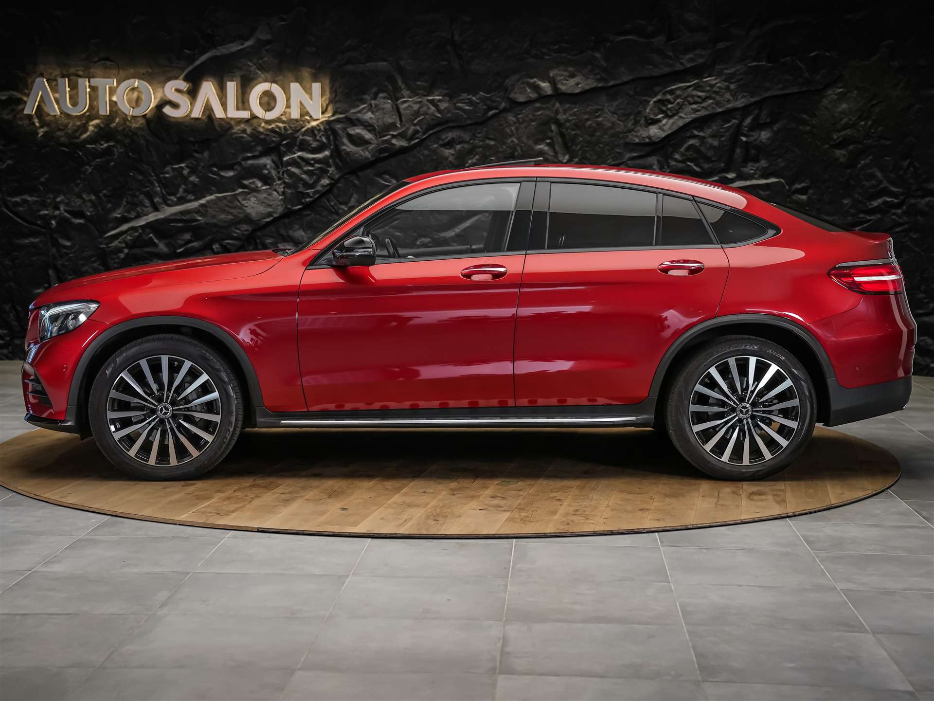 MERCEDES-BENZ GLC Coupé 250 AMG Line 4Matic 9G-Tronic *CH-Fahrzeug*Panorama*360° Kamera*Memory*-image-2
