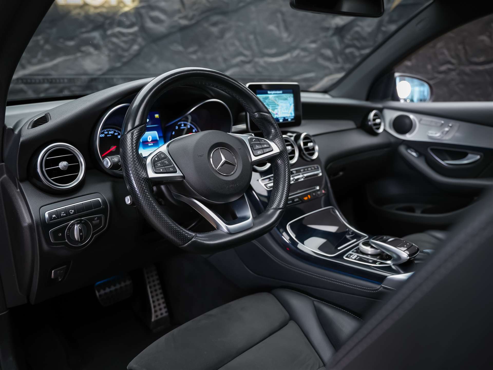 MERCEDES-BENZ GLC Coupé 250 AMG Line 4Matic 9G-Tronic *CH-Fahrzeug*Panorama*360° Kamera*Memory*-image-8