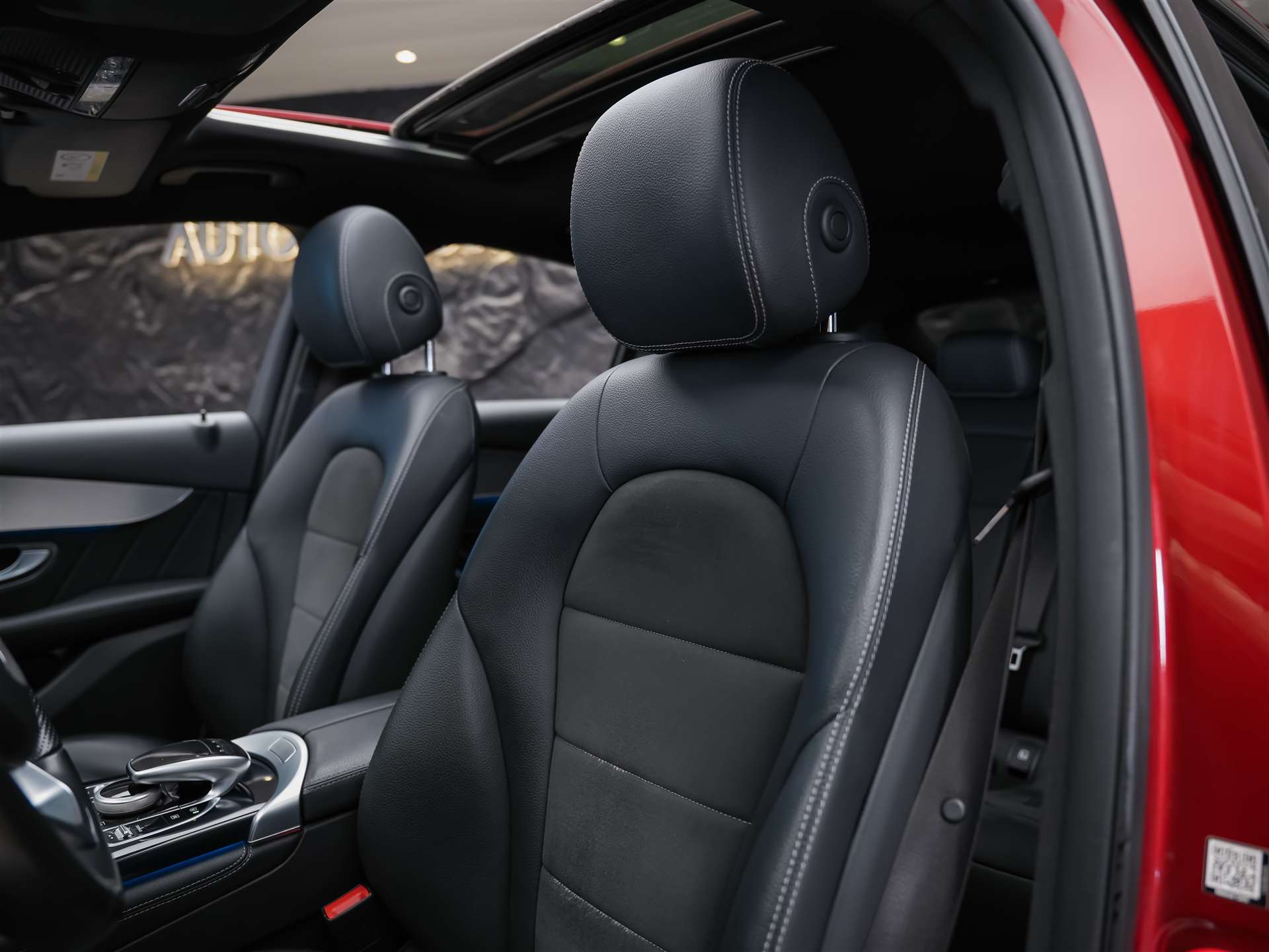 MERCEDES-BENZ GLC Coupé 250 AMG Line 4Matic 9G-Tronic *CH-Fahrzeug*Panorama*360° Kamera*Memory*-image-10