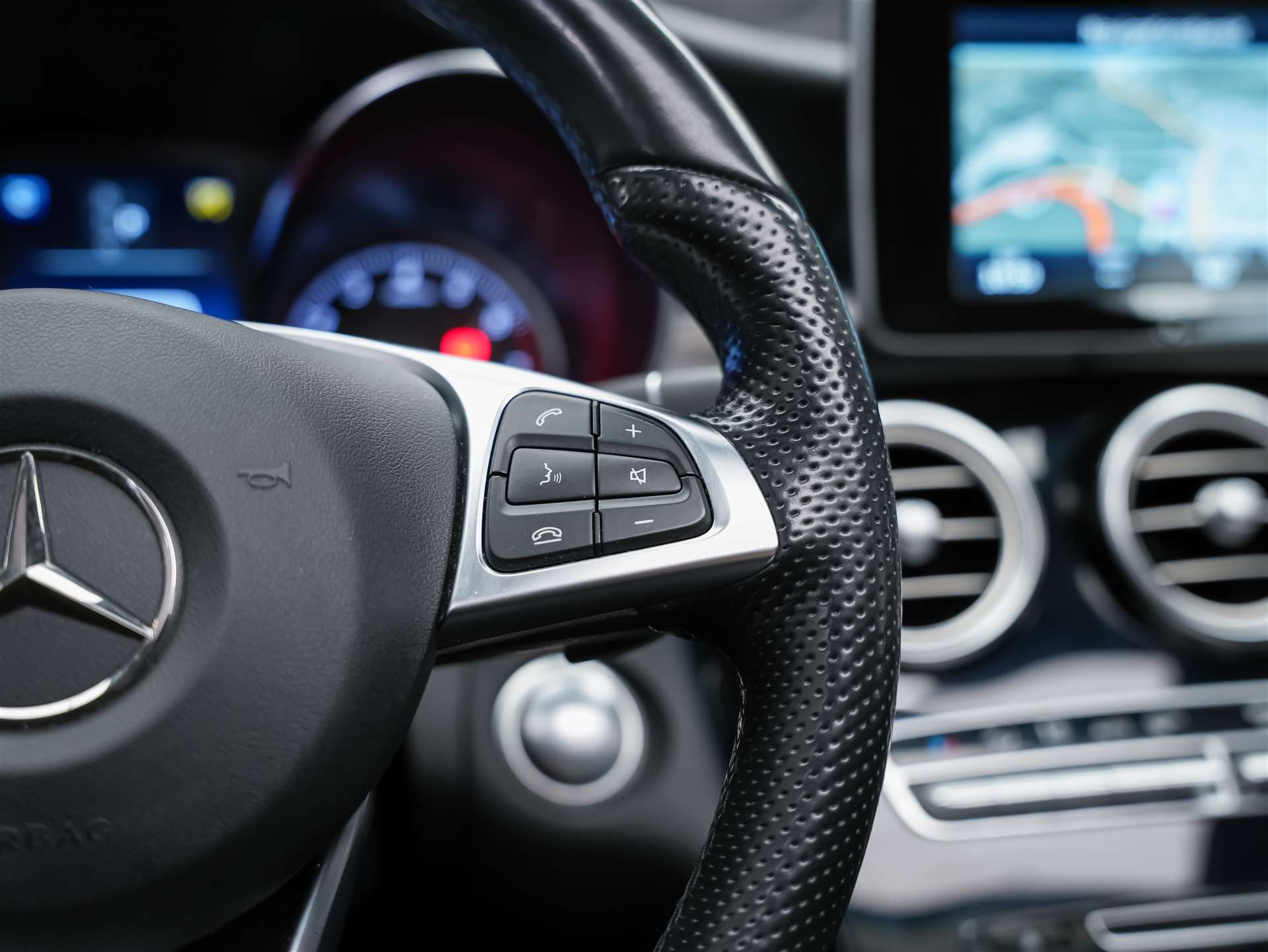 MERCEDES-BENZ GLC Coupé 250 AMG Line 4Matic 9G-Tronic *CH-Fahrzeug*Panorama*360° Kamera*Memory*-image-29