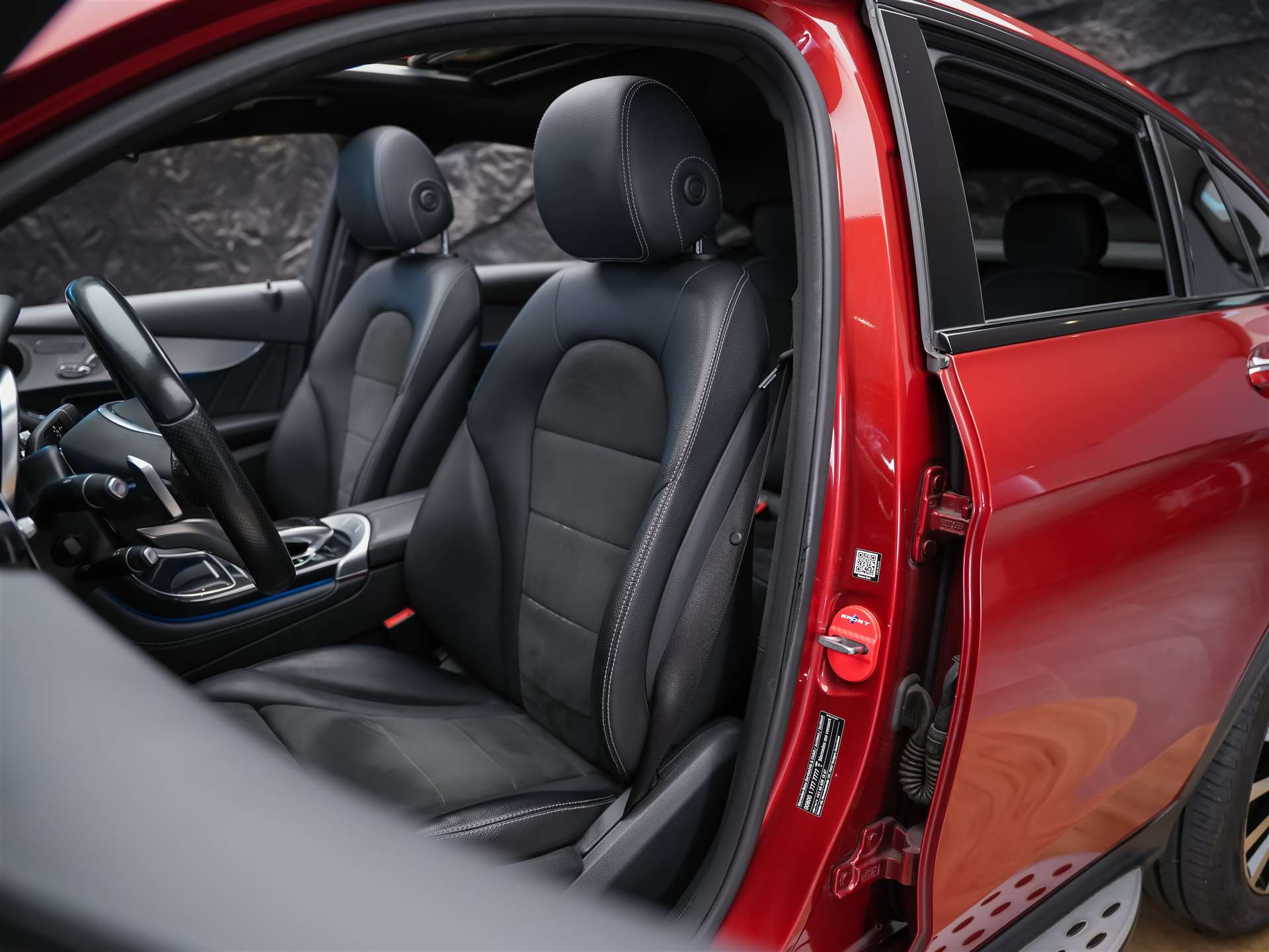 MERCEDES-BENZ GLC Coupé 250 AMG Line 4Matic 9G-Tronic *CH-Fahrzeug*Panorama*360° Kamera*Memory*-image-9