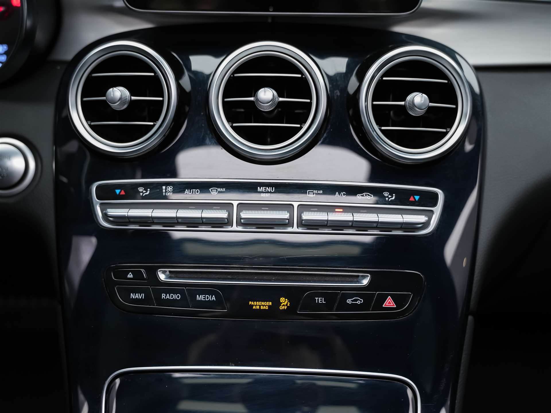 MERCEDES-BENZ GLC Coupé 250 AMG Line 4Matic 9G-Tronic *CH-Fahrzeug*Panorama*360° Kamera*Memory*-image-23
