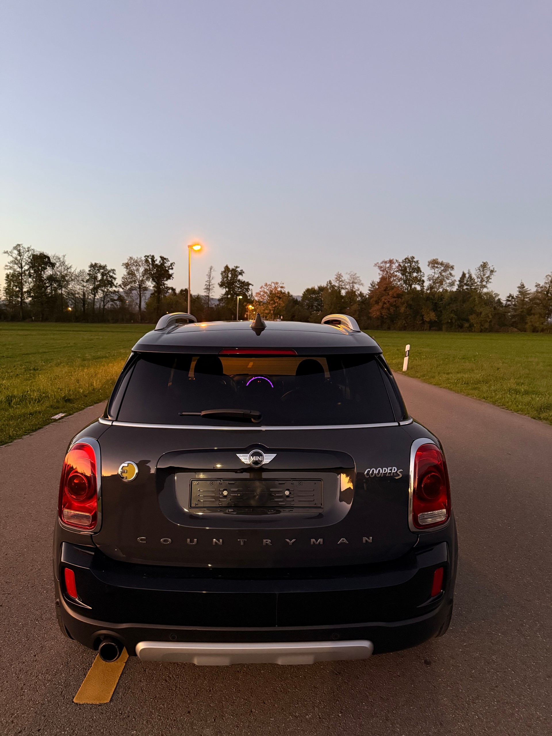 MINI 1.5i Cooper S E ALL4-image-4