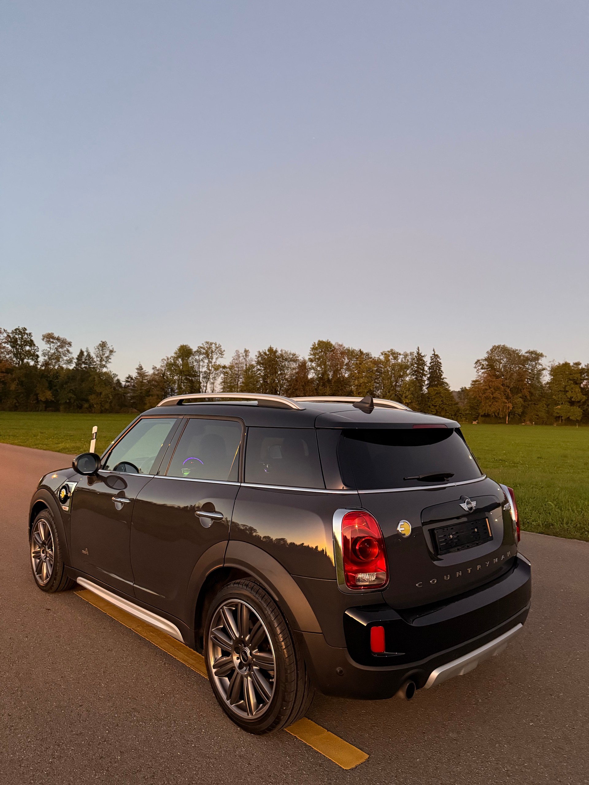 MINI 1.5i Cooper S E ALL4-image-3
