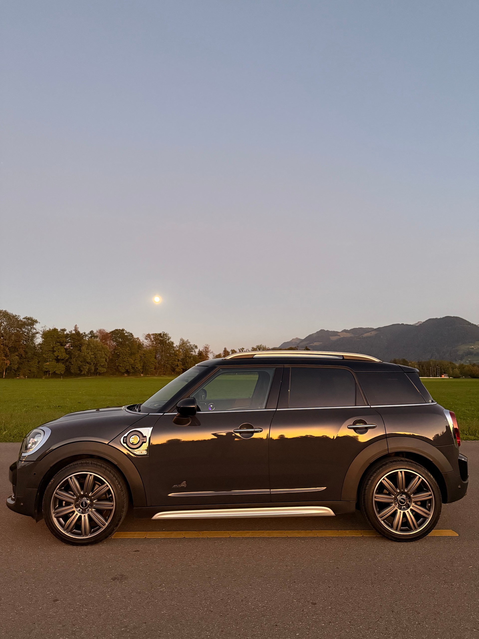 MINI 1.5i Cooper S E ALL4-image-2