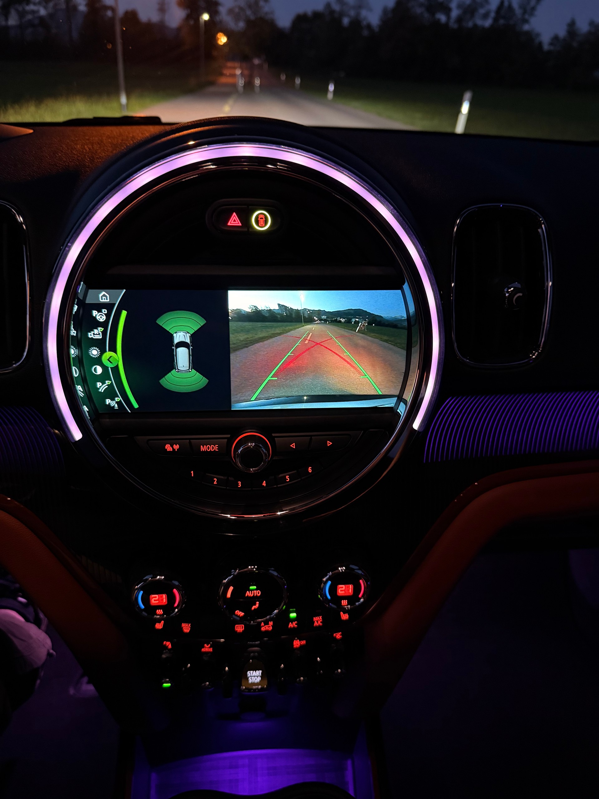 MINI 1.5i Cooper S E ALL4-image-14