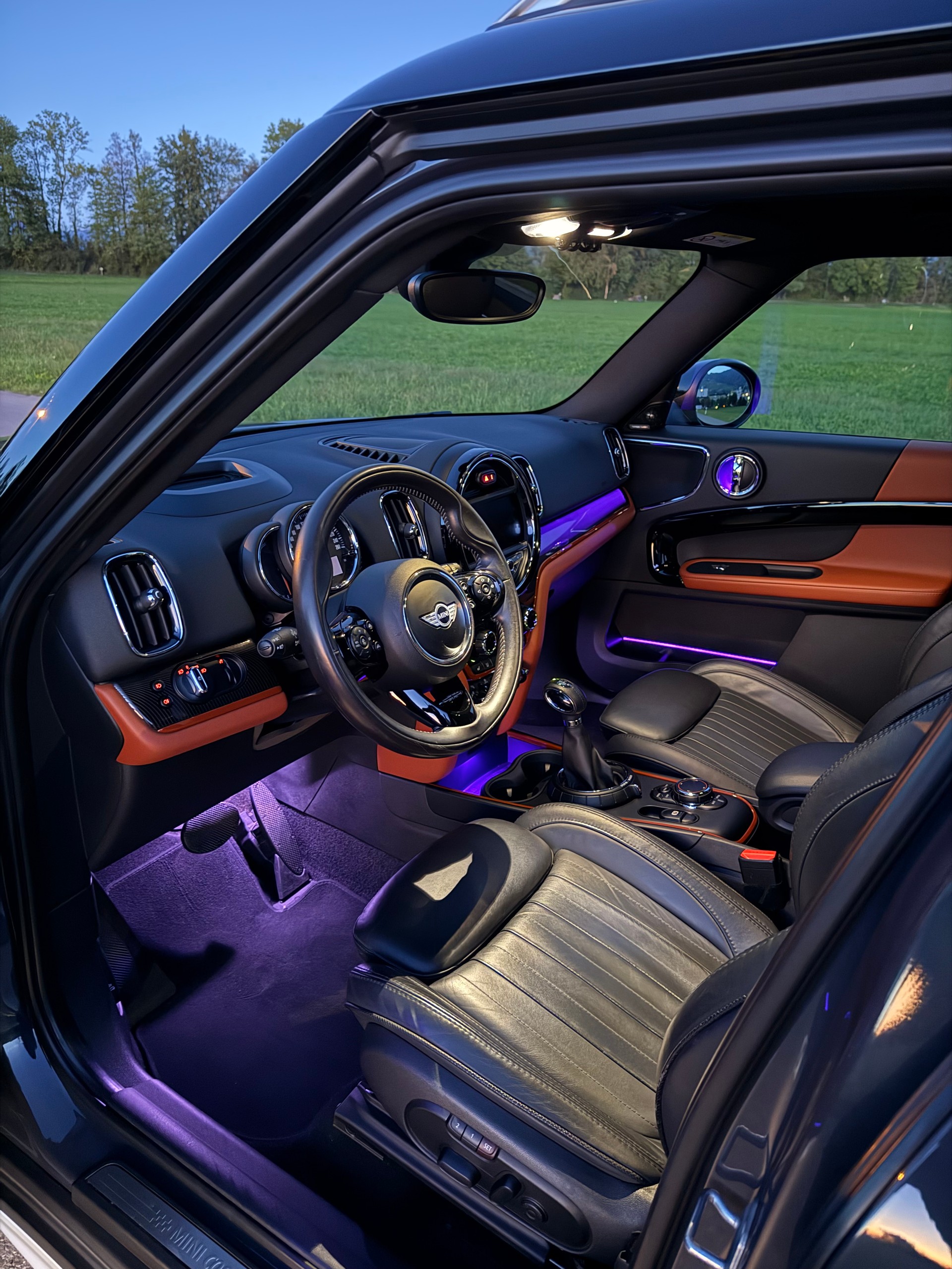 MINI 1.5i Cooper S E ALL4-image-11